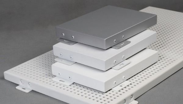 关于氟碳铝单板厂家的价格和质量问题